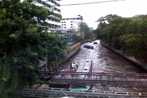 One of the many canals that runt hroughtout the city.